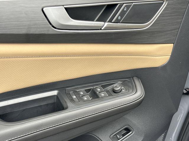 2026 Volkswagen Atlas Cross Sport SE with Technology