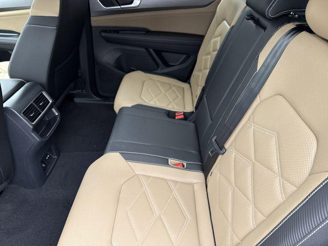 2026 Volkswagen Atlas Cross Sport SE with Technology