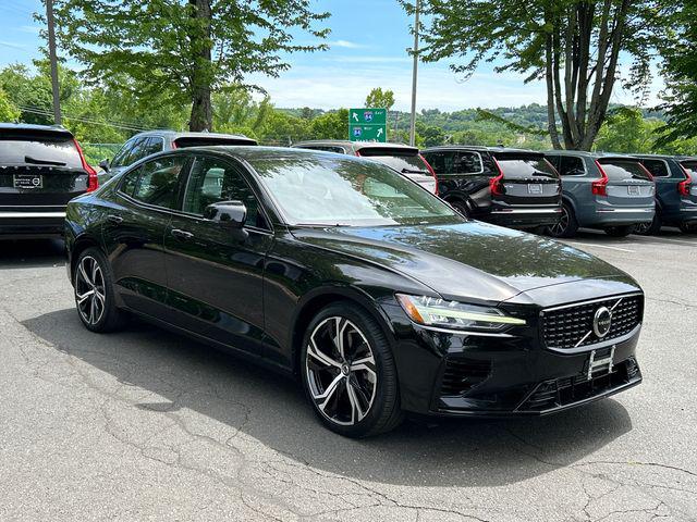 2023 Volvo S60 Recharge T8 Plus Dark Theme