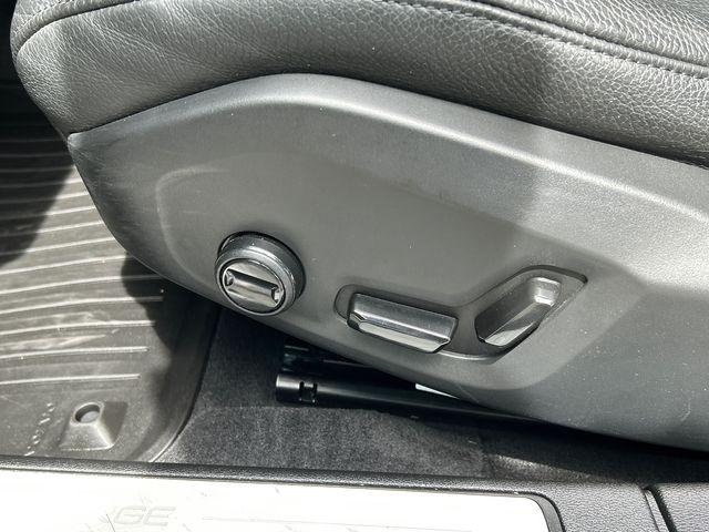 2023 Volvo S60 Recharge T8 Plus Dark Theme