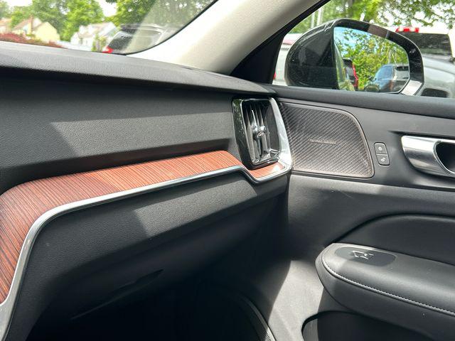 2023 Volvo S60 Recharge T8 Plus Dark Theme
