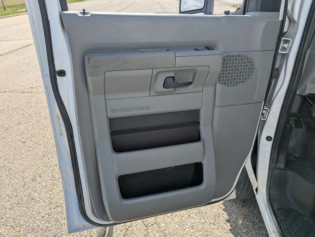 2023 Ford E-450 Cutaway Base