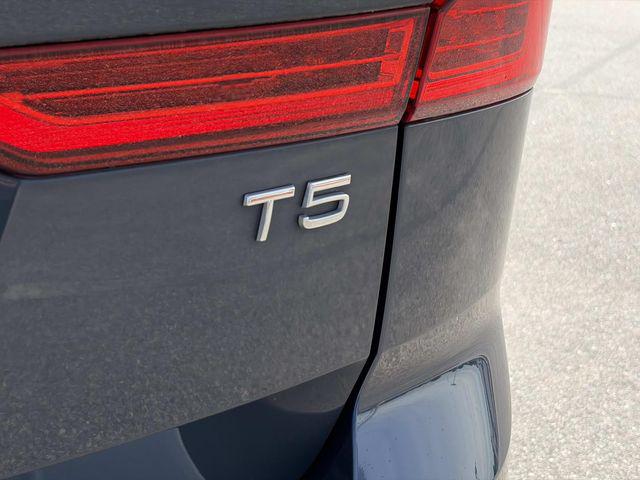 2021 Volvo XC60 T5 Momentum