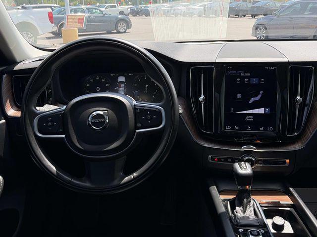 2021 Volvo XC60 T5 Momentum