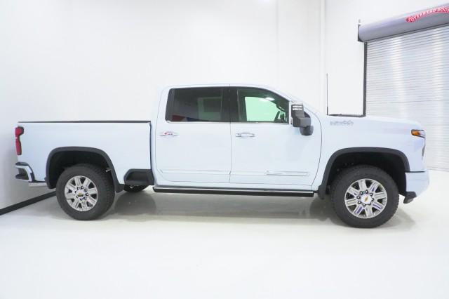 2026 Chevrolet Silverado 2500HD Crew Cab, Standard Bed, High Country, 4WD