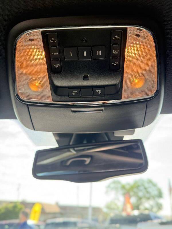 2012 Chrysler 300 SRT8