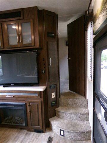 2017 Land Rover Heartland 41.5 feet long