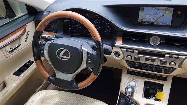 2015 Lexus ES 300h Hybrid