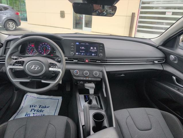 2023 Hyundai Elantra SE