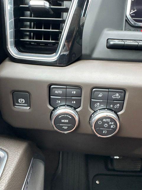 2024 GMC Sierra 1500 4WD Crew Cab Short Box Denali