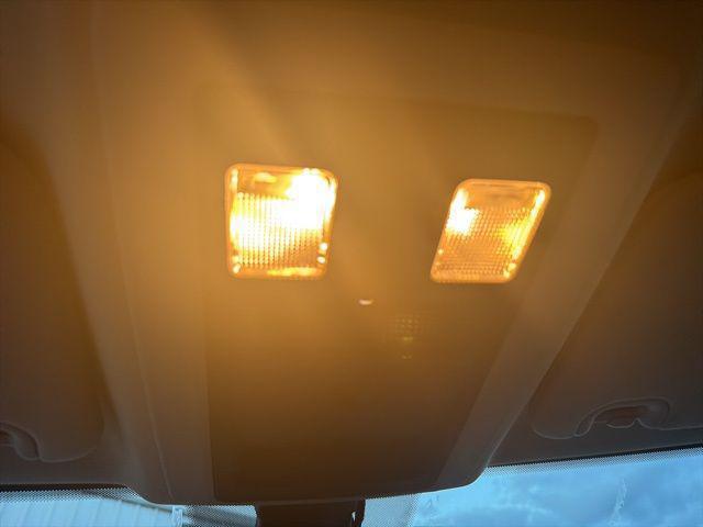 2023 Ram 1500 Classic SLT Crew Cab 4x2 5'7" Box
