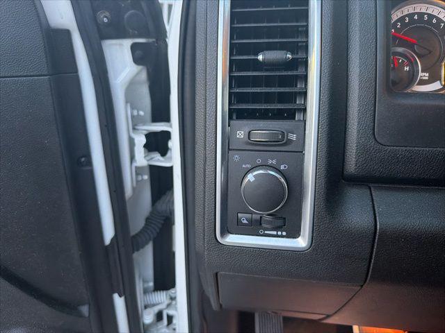 2023 Ram 1500 Classic SLT Crew Cab 4x2 5'7" Box