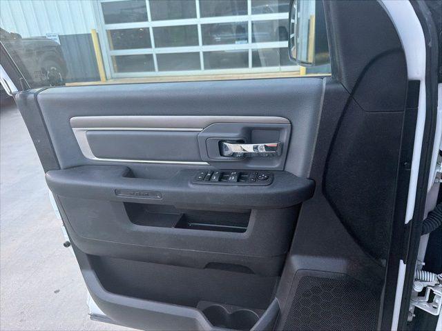 2023 Ram 1500 Classic SLT Crew Cab 4x2 5'7" Box