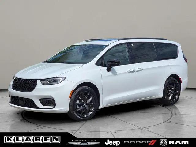 2023 Chrysler Pacifica Limited AWD for sale in Kent, OH