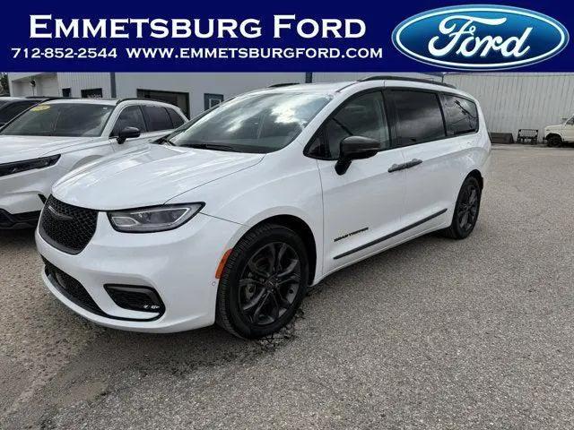 2024 Chrysler Pacifica Touring L for sale in Emmetsburg, IA