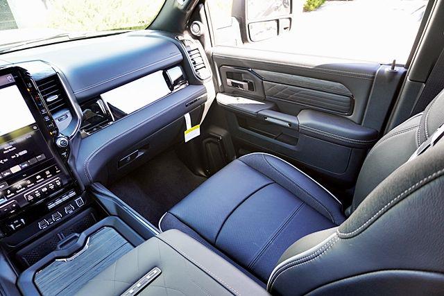 2026 Ram 3500 Limited Crew Cab 4x4 8' Box