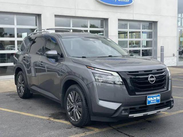 2022 Nissan Pathfinder SL 4WD for sale in Green Bay, WI