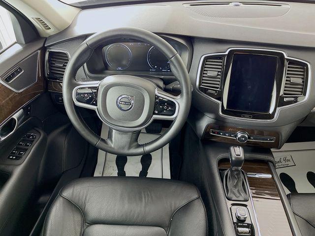 2017 Volvo XC90 T6 Momentum