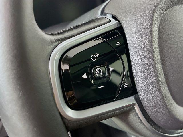 2017 Volvo XC90 T6 Momentum