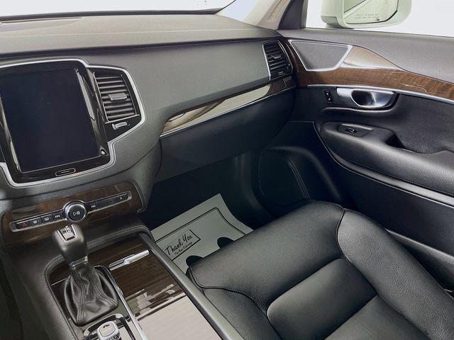 2017 Volvo XC90 T6 Momentum