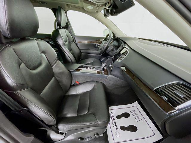 2017 Volvo XC90 T6 Momentum