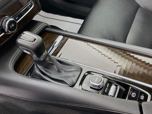 2017 Volvo XC90 T6 Momentum