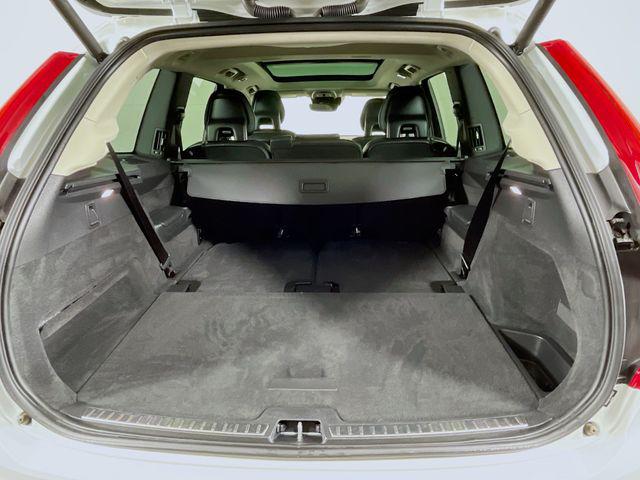 2017 Volvo XC90 T6 Momentum