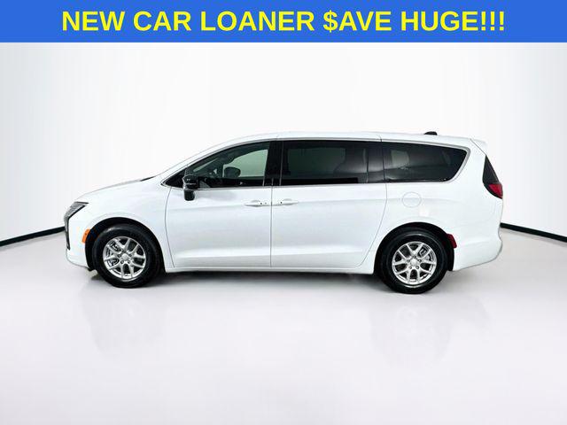2027 Chrysler Pacifica Select