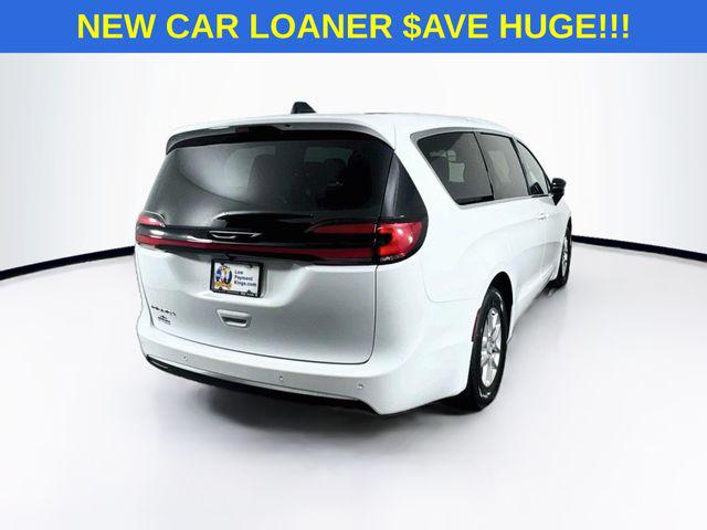 2027 Chrysler Pacifica Select