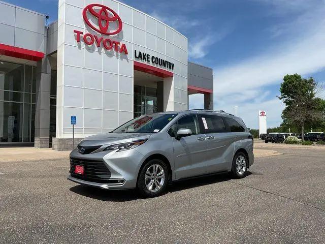2022 Toyota Sienna Platinum for sale in Baxter, MN