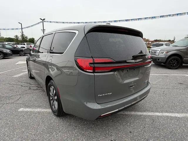 2022 Chrysler Pacifica Hybrid Touring L
