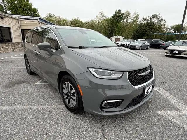 2022 Chrysler Pacifica Hybrid Touring L