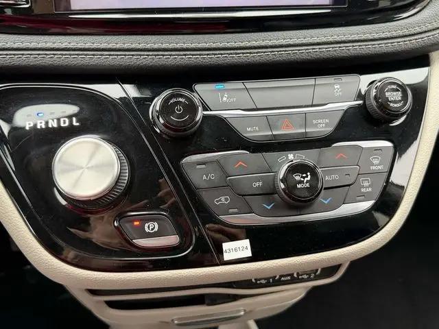2022 Chrysler Pacifica Hybrid Touring L
