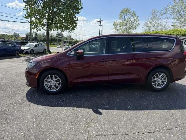 2023 Chrysler Voyager LX