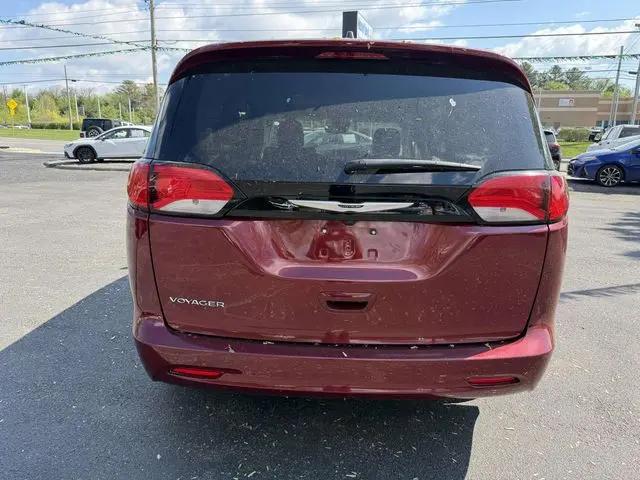 2023 Chrysler Voyager LX