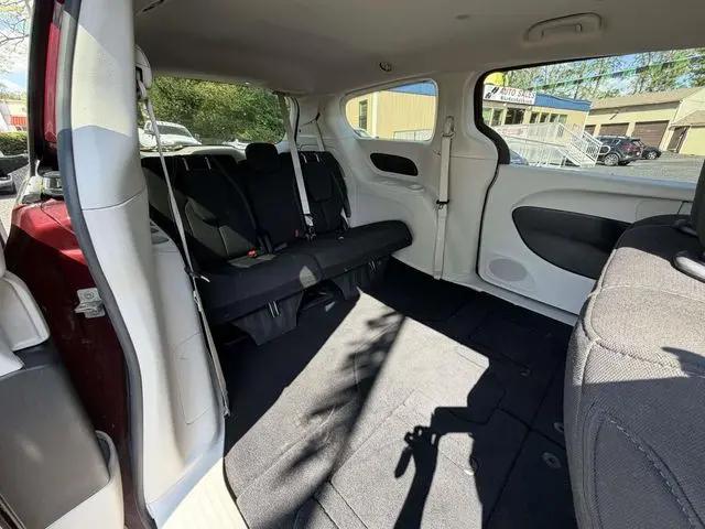2023 Chrysler Voyager LX