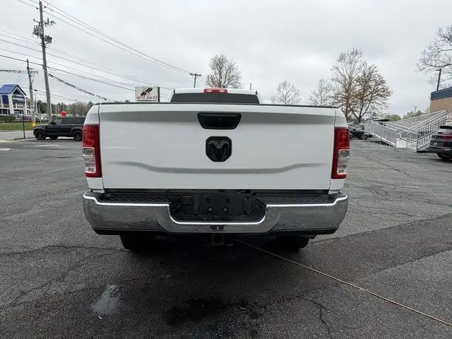 2024 Ram 3500 Big Horn Crew Cab 4x4 8' Box