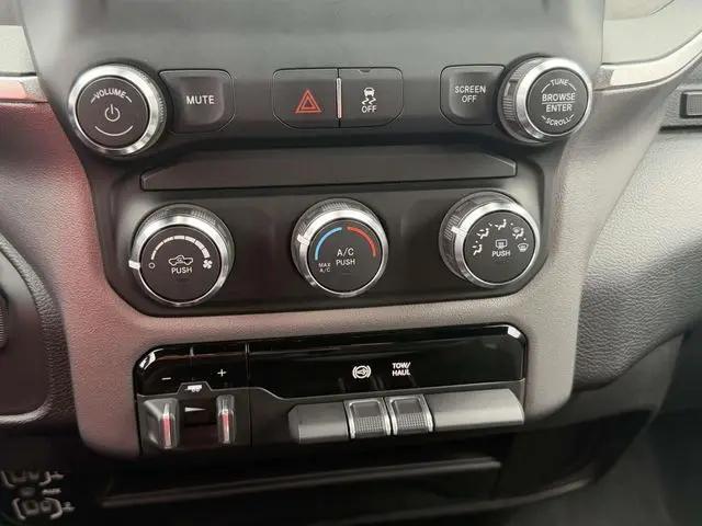 2024 Ram 3500 Big Horn Crew Cab 4x4 8' Box