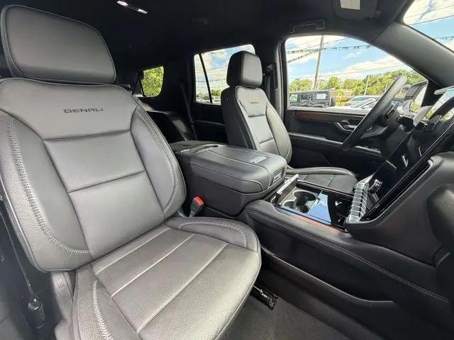 2025 GMC Yukon 4WD Denali