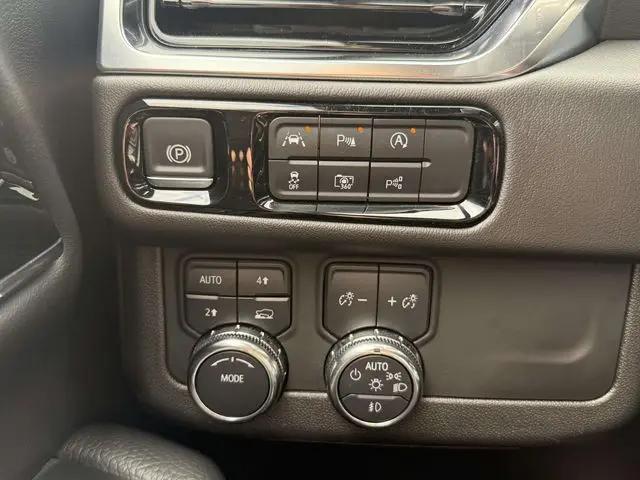 2025 GMC Yukon 4WD Denali