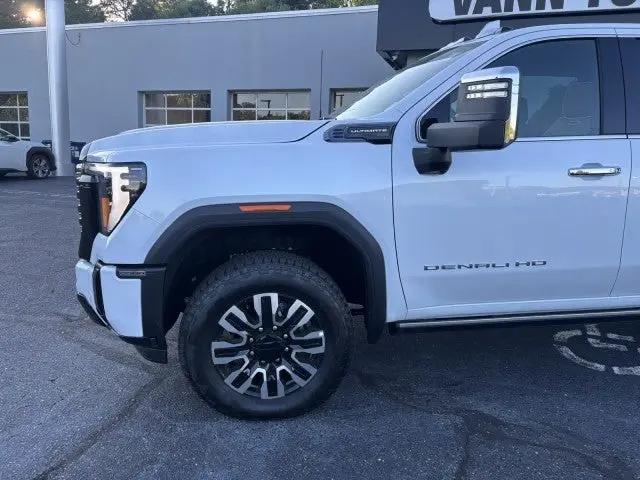 2026 GMC Sierra 2500HD Crew Cab, Standard Bed, Denali Ultimate, 4WD