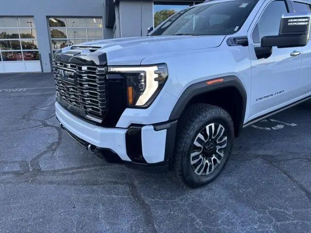 2026 GMC Sierra 2500HD Crew Cab, Standard Bed, Denali Ultimate, 4WD