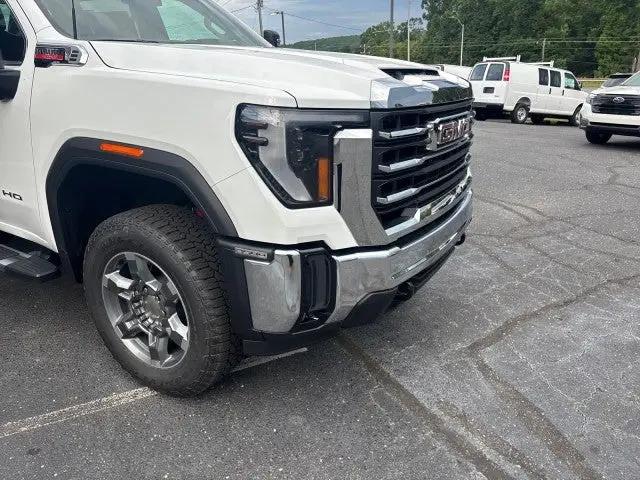 2026 GMC Sierra 2500HD Crew Cab, Standard Bed, SLE, 4WD