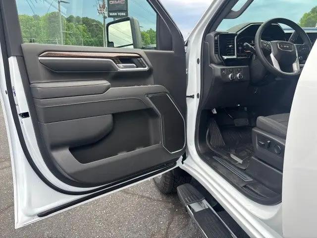 2026 GMC Sierra 2500HD Crew Cab, Standard Bed, SLE, 4WD