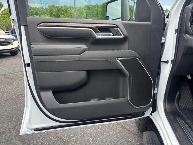 2026 GMC Sierra 2500HD Crew Cab, Standard Bed, SLE, 4WD