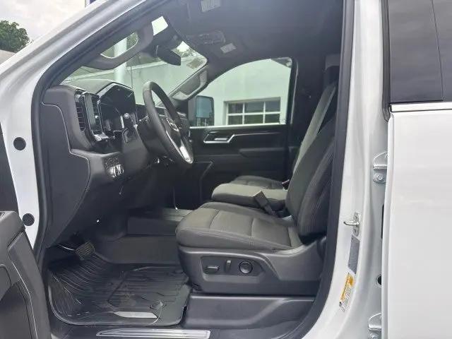2026 GMC Sierra 2500HD Crew Cab, Standard Bed, SLE, 4WD