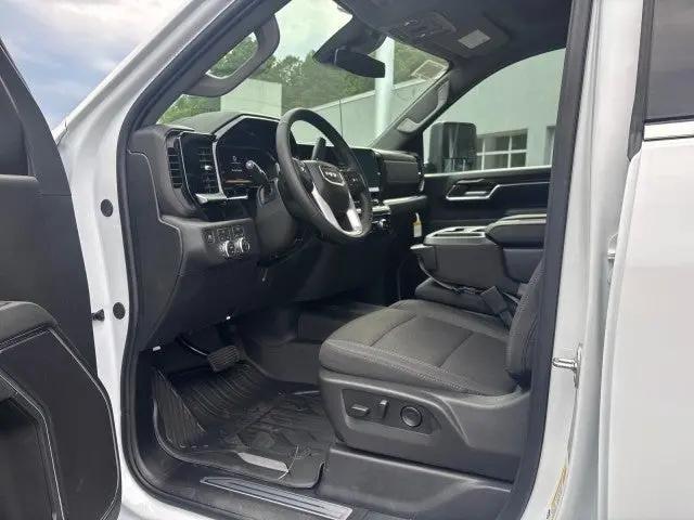 2026 GMC Sierra 2500HD Crew Cab, Standard Bed, SLE, 4WD