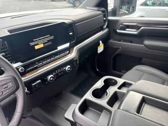 2026 GMC Sierra 2500HD Crew Cab, Standard Bed, SLE, 4WD
