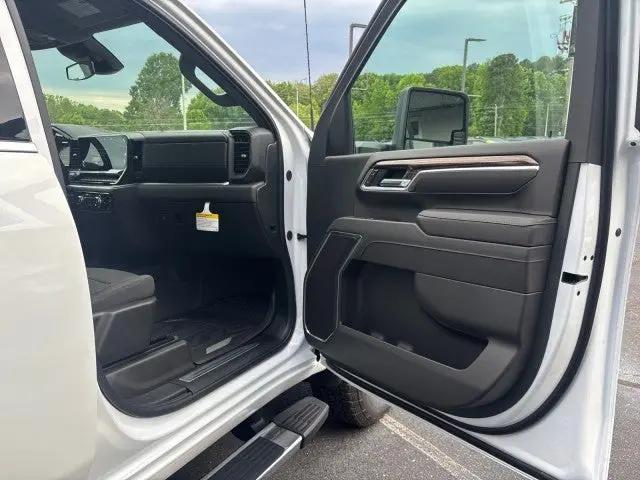 2026 GMC Sierra 2500HD Crew Cab, Standard Bed, SLE, 4WD