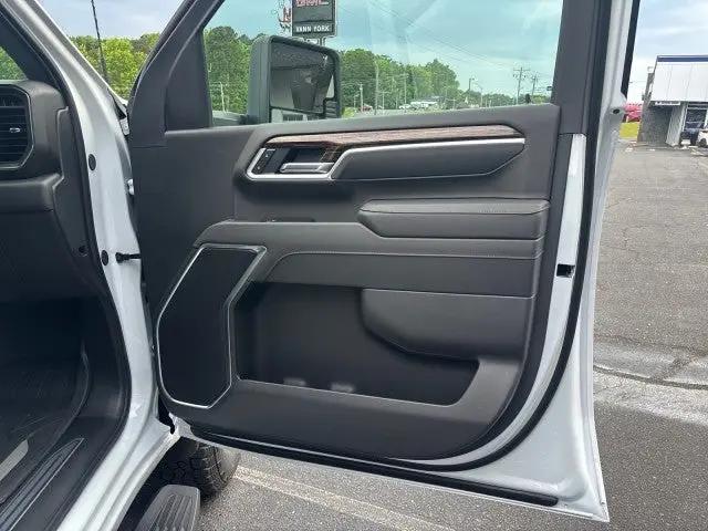 2026 GMC Sierra 2500HD Crew Cab, Standard Bed, SLE, 4WD